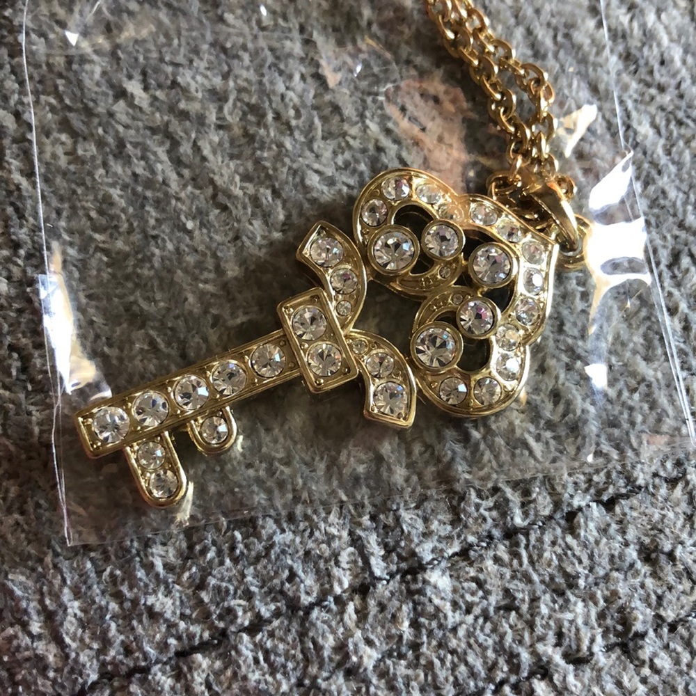 Key necklace 🌻🌻🌻🌻 bundle 3 for 20 🌻🌻🌻